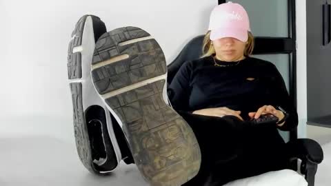 ALMA FENIX  online show from February 27, 2:10 pm