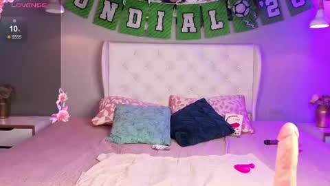 alma_rose_ online show from June 26, 4:51 am