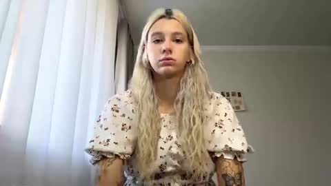 Snapshot of almetazorc chatting on September 15, 8:05 am Arina online show from September 15, 8:05 am