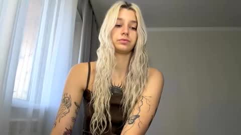 Snapshot of almetazorc chatting on September 23, 7:46 am Arina online show from September 23, 7:46 am