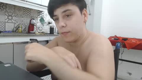 Snapshot of almondonwheels chatting on January 12, 10:33 pm Almond online show from January 12, 10:33 pm