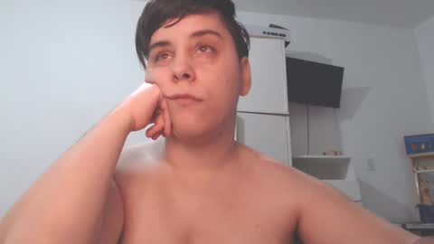 Snapshot of almondonwheels chatting on December 29, 12:20 am Almond online show from December 29, 12:20 am