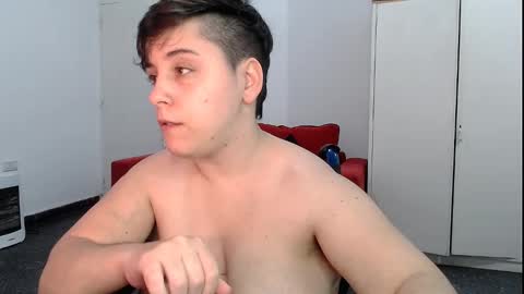 Snapshot of almondonwheels chatting on December 1, 10:56 pm Almond online show from December 1, 10:56 pm