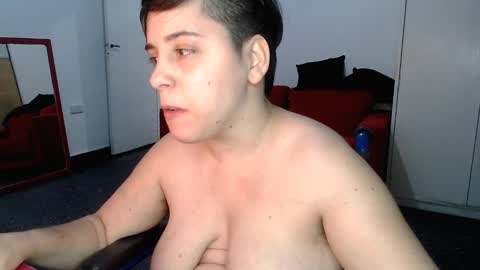 Snapshot of almondonwheels chatting on January 2, 11:38 pm Almond online show from January 2, 11:38 pm