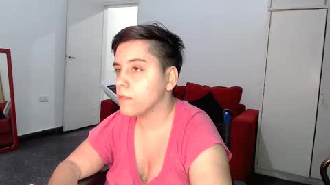 Snapshot of almondonwheels chatting on December 3, 1:36 am Almond online show from December 3, 1:36 am