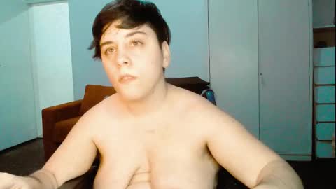 Snapshot of almondonwheels chatting on January 11, 12:22 am Almond online show from January 11, 12:22 am