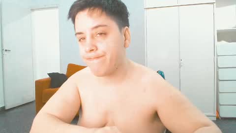 Snapshot of almondonwheels chatting on March 2, 8:40 pm Almond online show from March 2, 8:40 pm