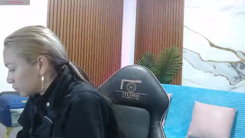 alonddra_tay online show from July 31, 11:33 am