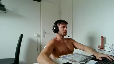 alphah_hunk online show from April 10, 12:21 pm