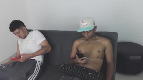 alphas_latins online show from June 11, 2:53 am