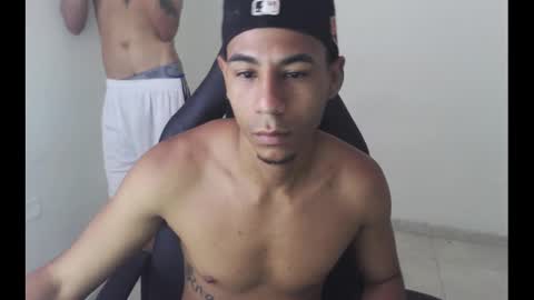 alphas_latins online show from April 6, 12:30 am