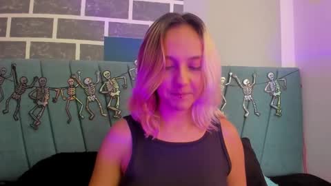 Snapshot of alterego1__ chatting on October 21, 12:54 pm Alter online show from October 21, 12:54 pm