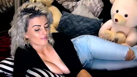 aly online show from December 11, 1:28 pm