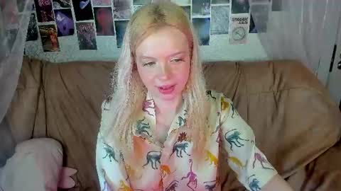Alysa   7GMT  online show from June 27, 3:29 pm