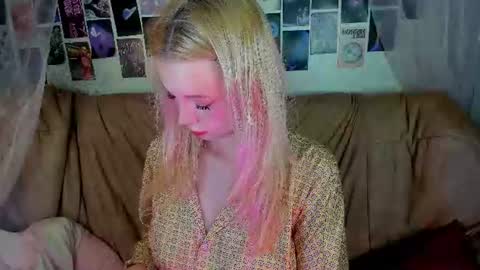 Alysa   7GMT  online show from July 3, 1:38 pm