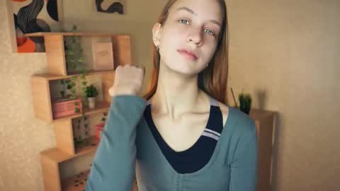 Snapshot of alyshaanzaldua chatting on October 22, 7:44 am Harper online show from October 22, 7:44 am