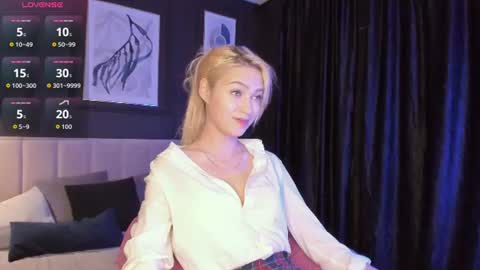 Alysia online show from June 21, 1:17 pm