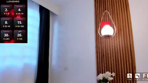 alyssabeauty_ online show from June 11, 9:35 pm