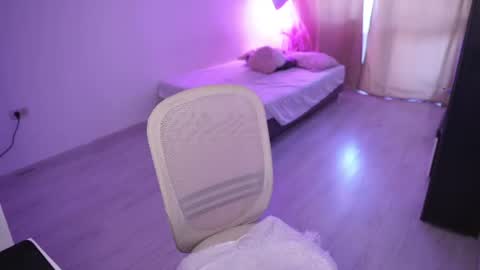 amalia_minkxx online show from July 6, 3:36 pm