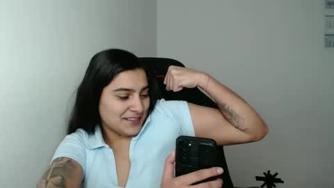 The queen of the biceps  online show from January 9, 6:13 pm