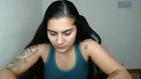 The queen of the biceps  online show from November 27, 7:54 pm