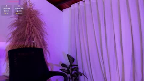 Snapshot of amanda_26 chatting on October 15, 2:15 am Luisa online show from October 15, 2:15 am