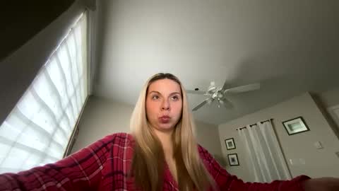 Amanda online show from April 3, 5:42 pm