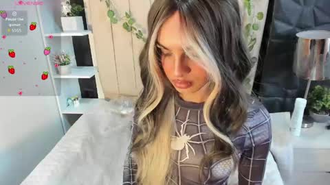 amapola_hs online show from April 22, 10:06 pm