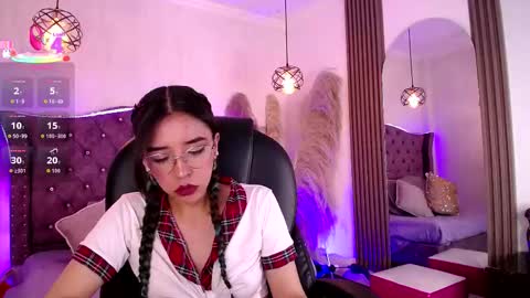 amara_davis1 online show from December 3, 4:35 am