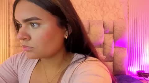 amarahanks_ online show from November 18, 7:28 pm