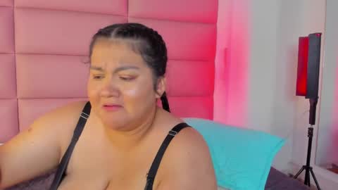 amaranttaylunay online show from April 17, 9:50 pm