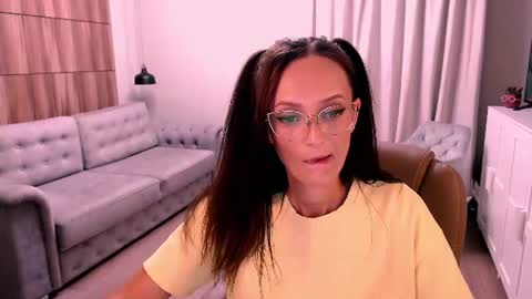 Izza online show from July 28, 1:32 pm