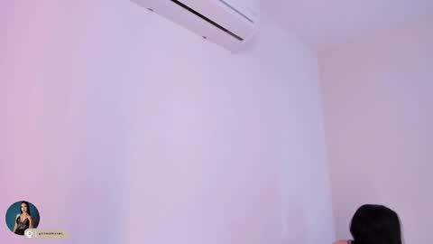 ambarevans_ online show from November 11, 11:12 am