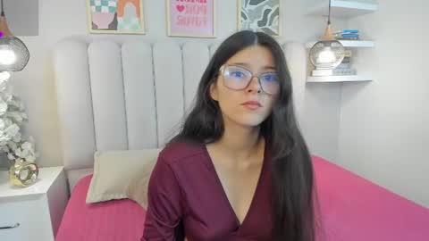 amber__hill__ online show from June 15, 2:09 pm