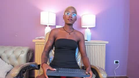 Amelia Adams online show from December 17, 7:53 pm