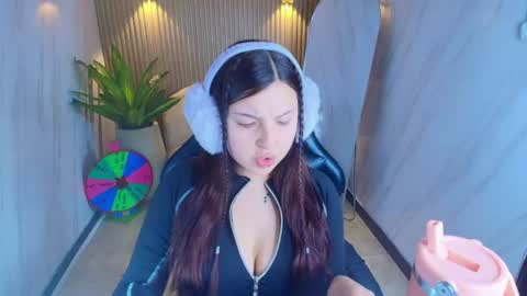 amelia_grace_tf online show from June 10, 1:21 pm