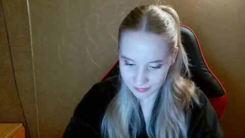 Amelia  online show from June 6, 7:09 pm