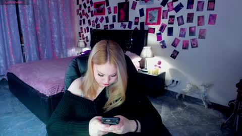 Amelia online show from April 7, 8:55 pm