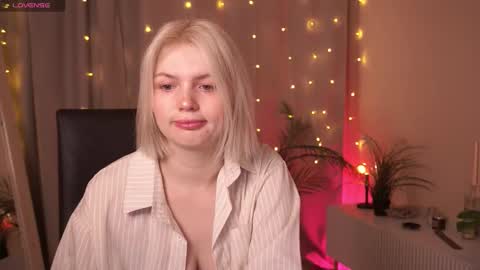  Amelia  online show from December 15, 5:25 am