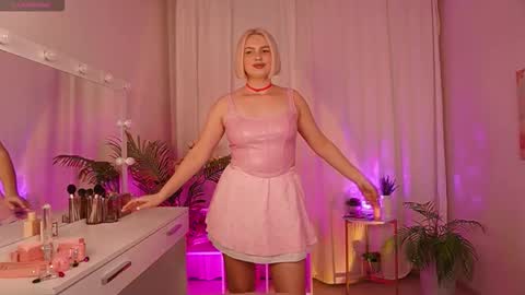  Amelia  online show from October 13, 5:20 am