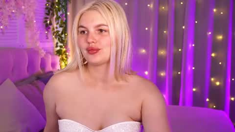  Amelia  online show from June 14, 2:35 am