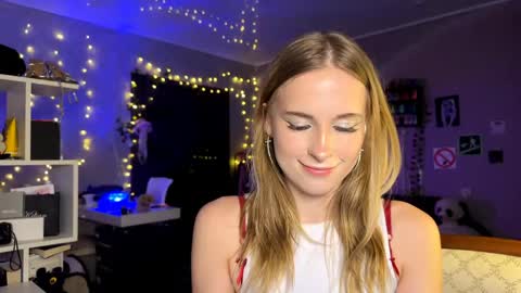 Amily online show from April 18, 7:07 pm