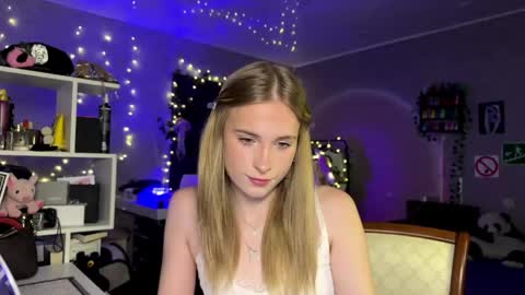 Amily online show from April 14, 3:04 pm