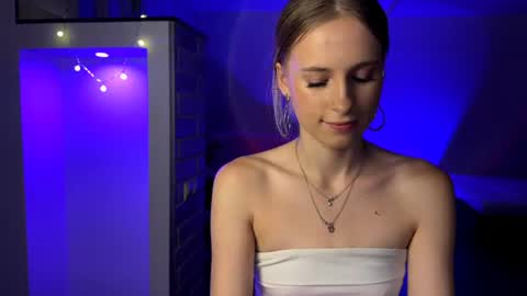 Amily online show from June 21, 8:37 pm