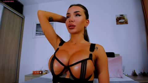 Arinna online show from May 5, 2:23 pm