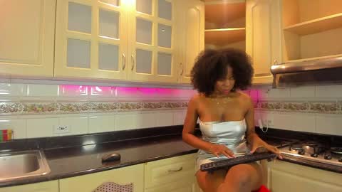 amirajones online show from June 2, 8:11 pm