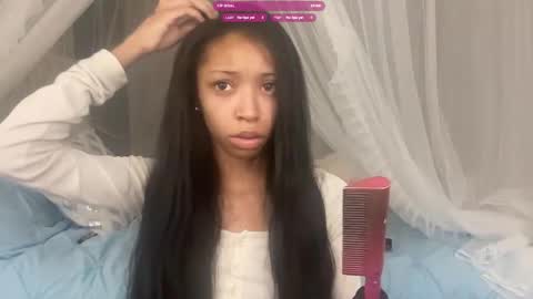 Snapshot of amirime chatting on October 21, 6:29 am Aulani 3 online show from October 21, 6:29 am