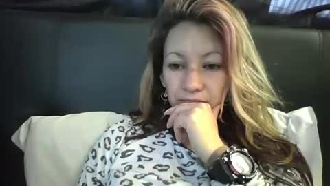 Snapshot of ammber3 chatting on December 19, 11:18 am Paula D online show from December 19, 11:18 am