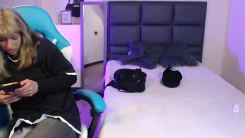 Amnesia online show from November 11, 1:35 pm