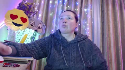 amorelara online show from April 8, 7:55 am